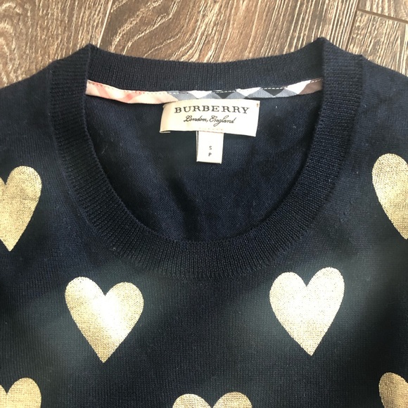 ❌SOLD❌Burberry Metallic Gold Heart Sweater - Picture 6 of 8